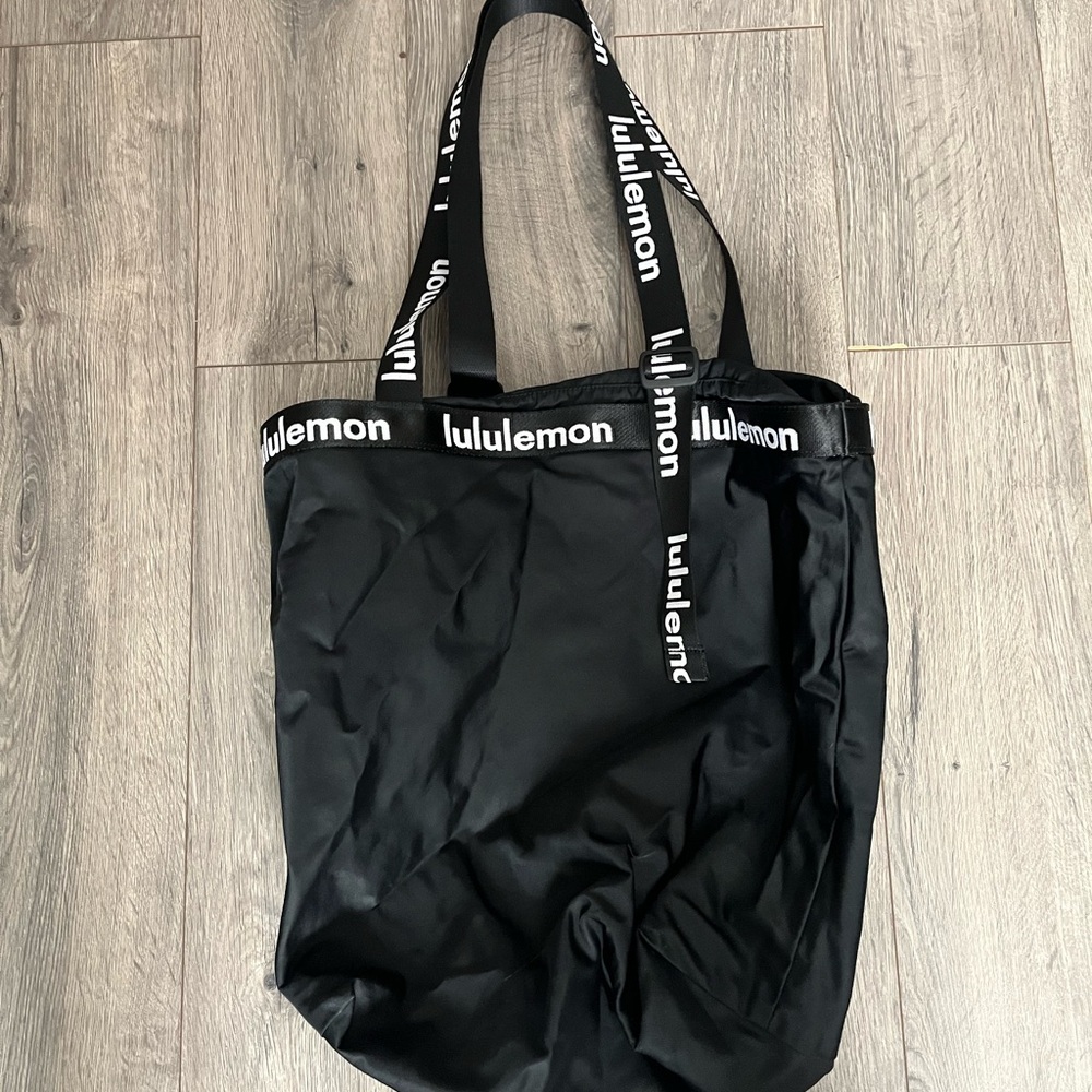 Lululemon tote